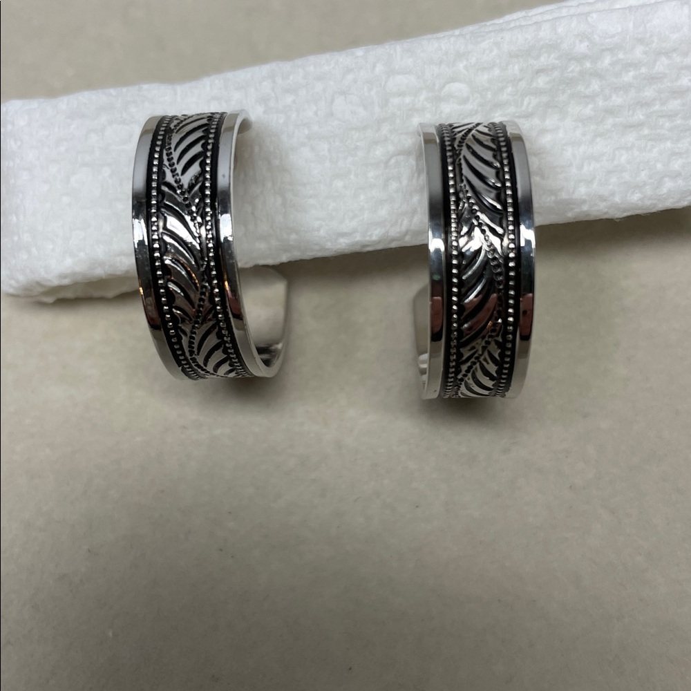 Sarah Coventry Silver and Black Hoop Clip On Earrings